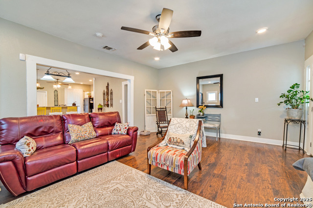 Image 6 of 26 For 607 Clark  