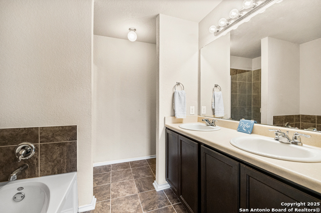 Image 12 of 43 For 12242 Bening Vly