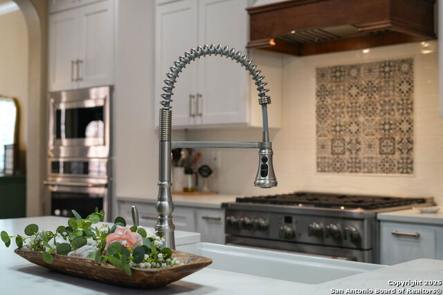 Listing photo id 12 for 711 Midway Crest