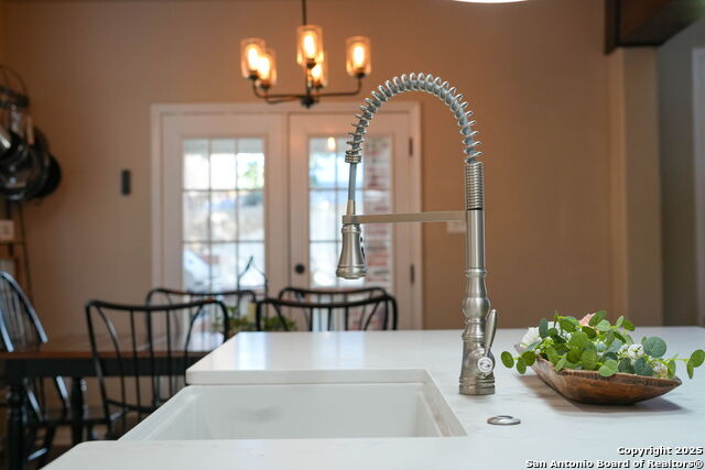 Listing photo id 14 for 711 Midway Crest