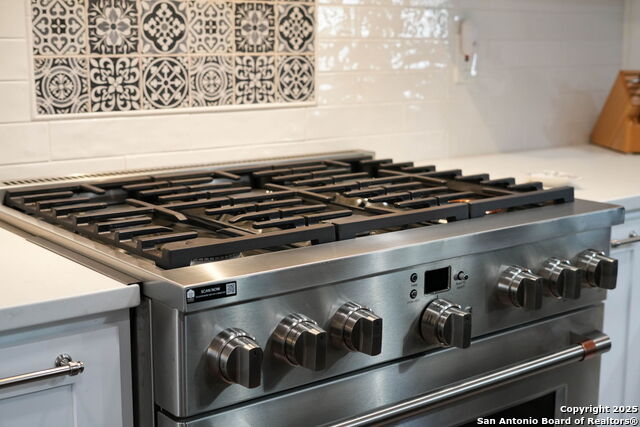 Listing photo id 17 for 711 Midway Crest