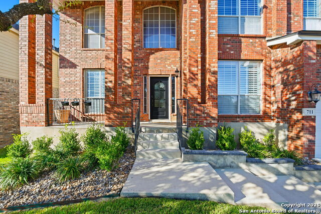 Listing photo id 0 for 711 Midway Crest