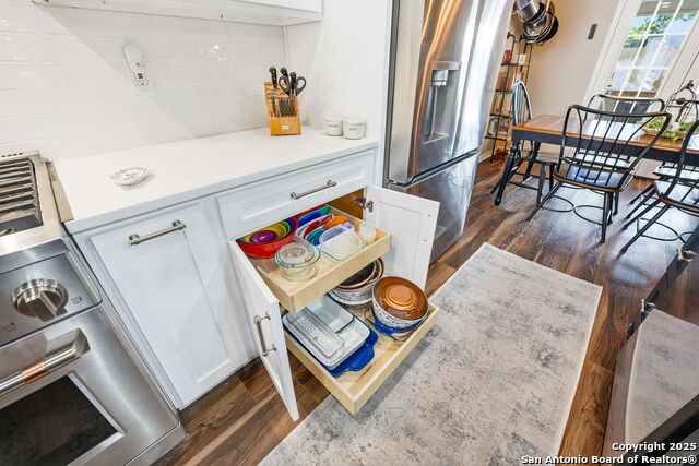 Listing photo id 18 for 711 Midway Crest