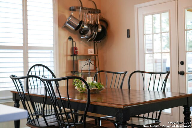 Listing photo id 20 for 711 Midway Crest