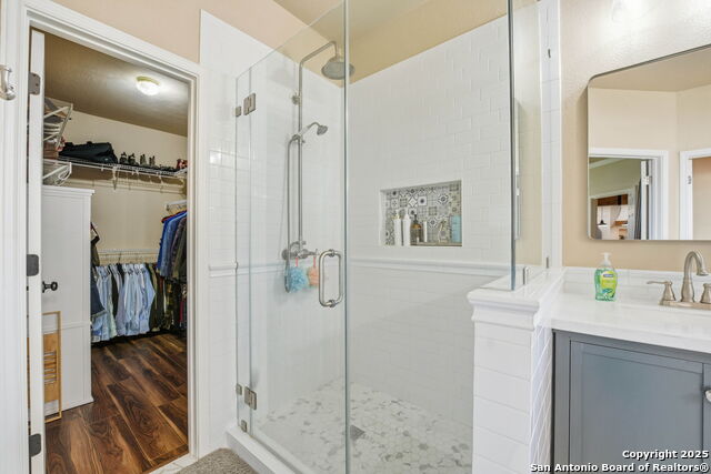 Listing photo id 23 for 711 Midway Crest