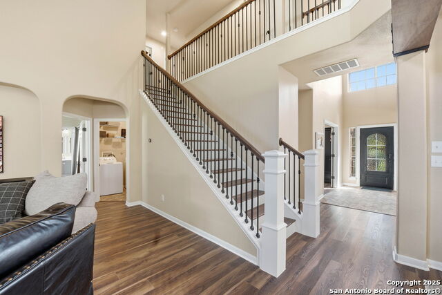 Listing photo id 25 for 711 Midway Crest