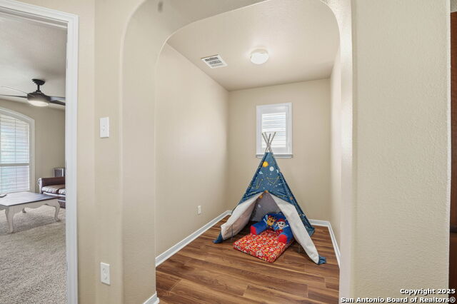 Listing photo id 32 for 711 Midway Crest