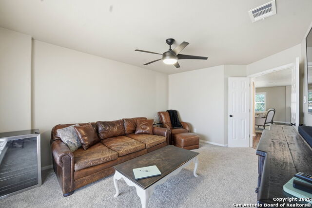 Listing photo id 39 for 711 Midway Crest