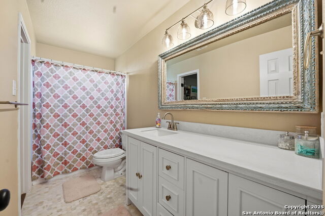 Listing photo id 41 for 711 Midway Crest