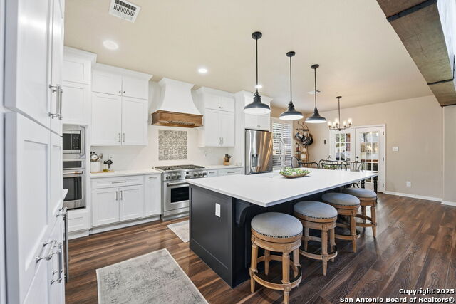 Listing photo id 7 for 711 Midway Crest