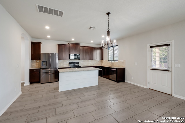 Image 15 of 34 For 533 Sand Trail