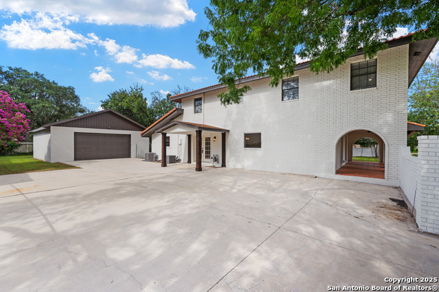 Image 4 of 39 For 520 Sagecrest Dr.