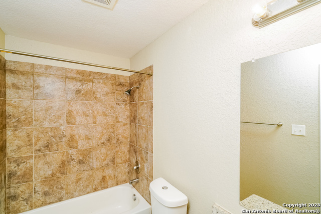 Listing photo id 11 for 10910 Cimarron Cv