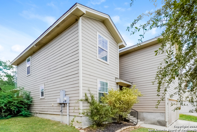 Listing photo id 0 for 10910 Cimarron Cv