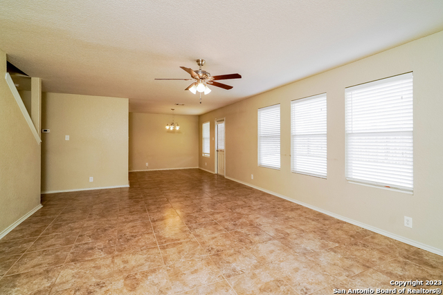 Listing photo id 2 for 10910 Cimarron Cv