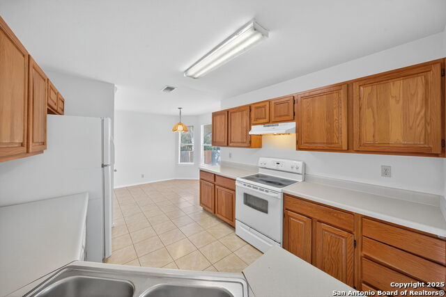 Listing photo id 8 for 7727 Plainsman