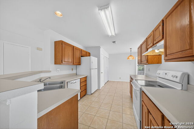 Listing photo id 9 for 7727 Plainsman