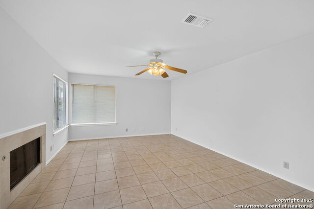 Listing photo id 5 for 7727 Plainsman