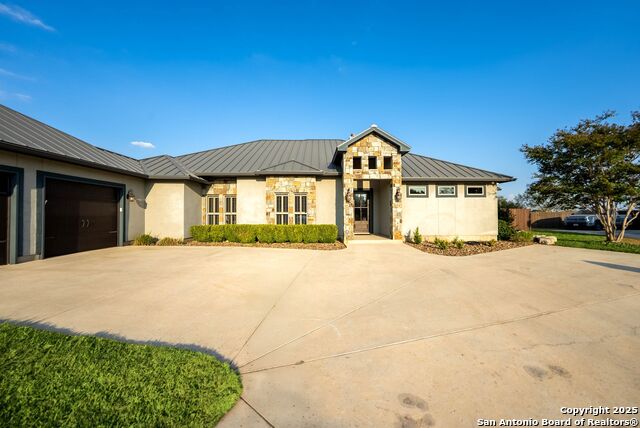 Image 3 of 89 For 105 Alexandria