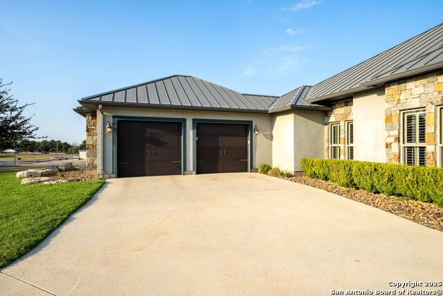 Image 4 of 89 For 105 Alexandria