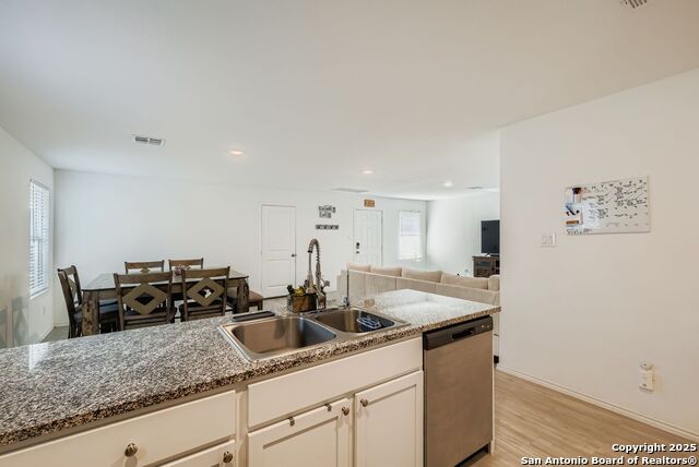 Image 14 of 32 For 13919 Weir Pl