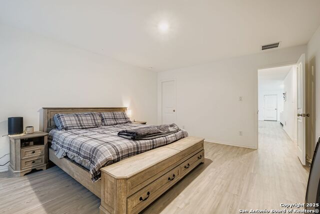 Image 17 of 32 For 13919 Weir Pl