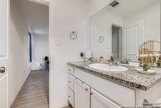 Image 19 of 32 For 13919 Weir Pl