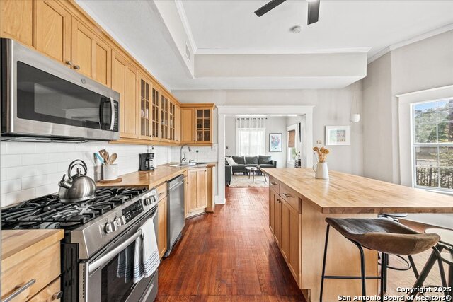 Image 10 of 43 For 703 Euclid Ave E
