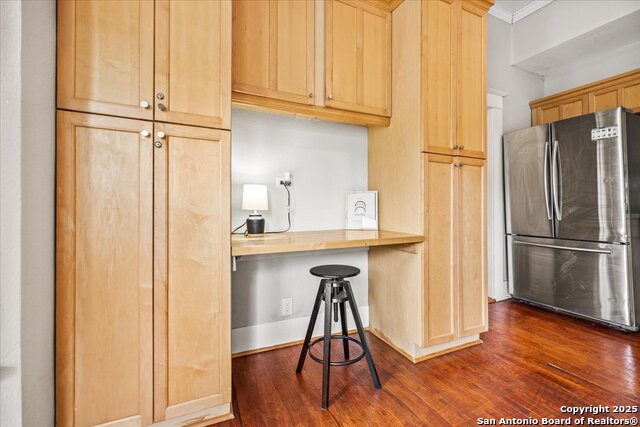 Image 11 of 43 For 703 Euclid Ave E