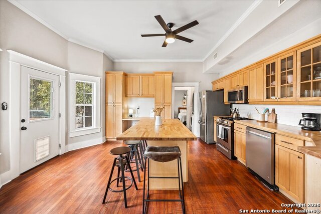 Image 7 of 43 For 703 Euclid Ave E