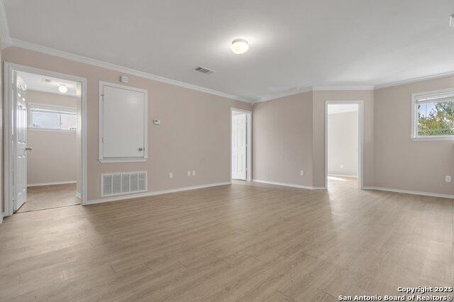 Listing photo id 11 for 5644 Brougham Way