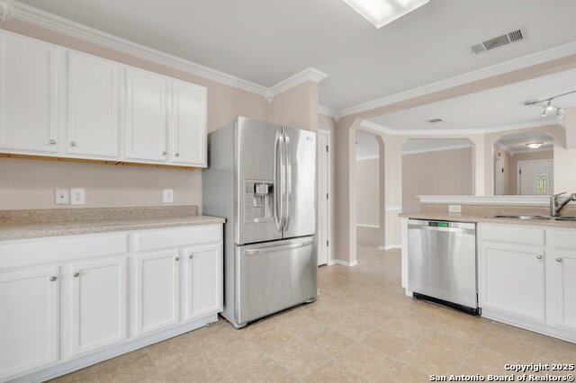 Listing photo id 2 for 5644 Brougham Way