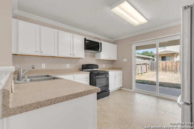 Listing photo id 3 for 5644 Brougham Way