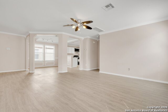 Listing photo id 6 for 5644 Brougham Way