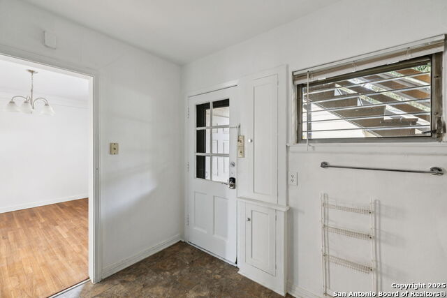 Image 15 of 25 For 515 Olmos Dr E 2