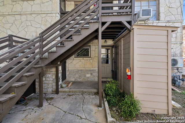 Image 23 of 25 For 515 Olmos Dr E 2