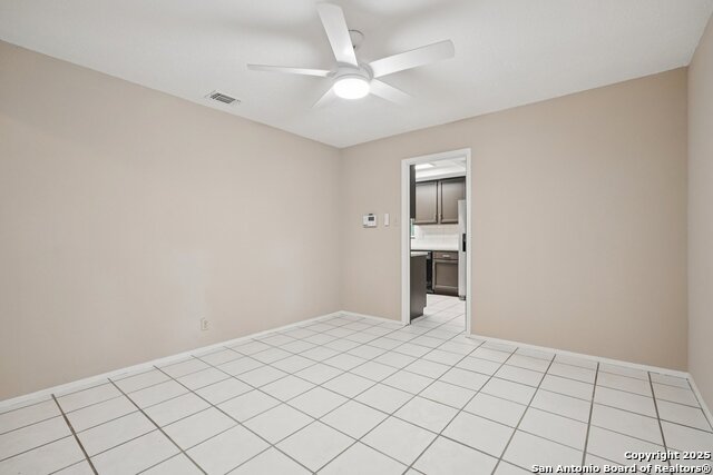 Listing photo id 11 for 5327 Timber Glade