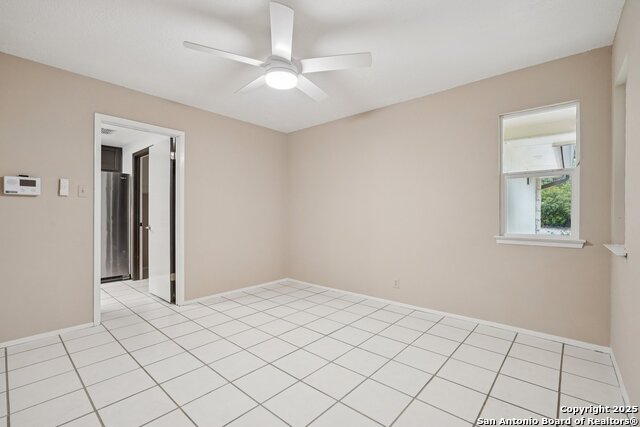 Listing photo id 12 for 5327 Timber Glade