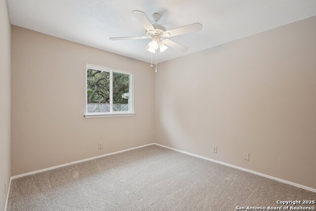 Listing photo id 14 for 5327 Timber Glade