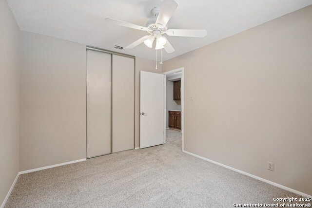 Listing photo id 15 for 5327 Timber Glade