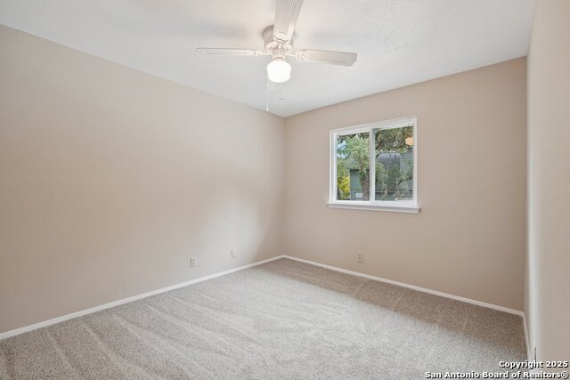 Listing photo id 17 for 5327 Timber Glade