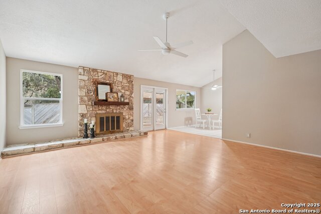 Listing photo id 1 for 5327 Timber Glade