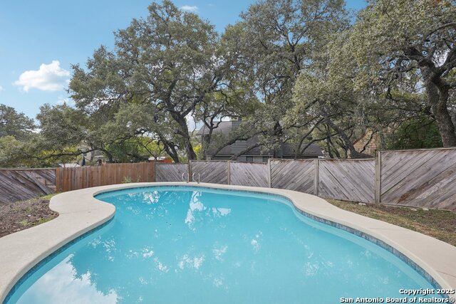 Listing photo id 32 for 5327 Timber Glade