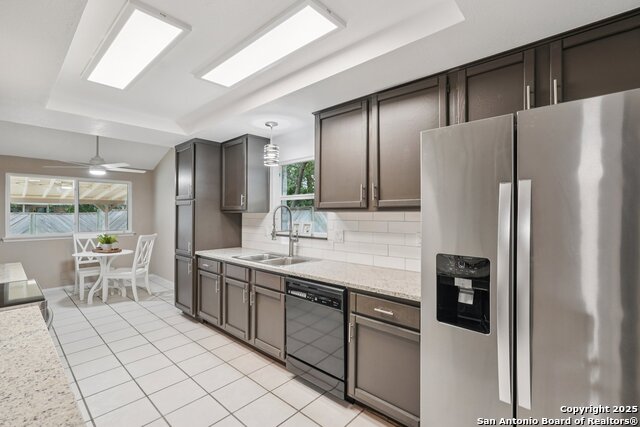 Listing photo id 2 for 5327 Timber Glade