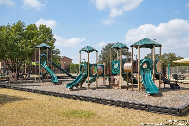 Listing photo id 40 for 5327 Timber Glade