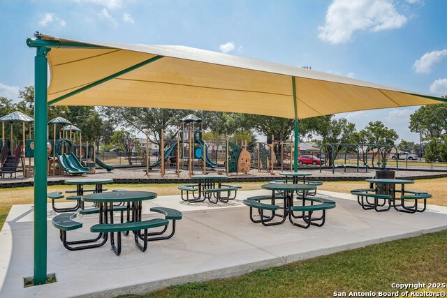 Listing photo id 43 for 5327 Timber Glade