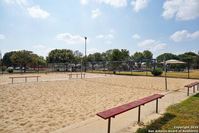 Listing photo id 46 for 5327 Timber Glade