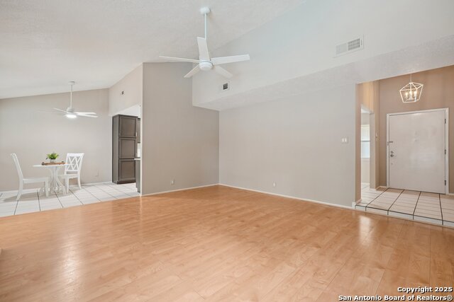 Listing photo id 3 for 5327 Timber Glade