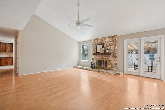 Listing photo id 4 for 5327 Timber Glade