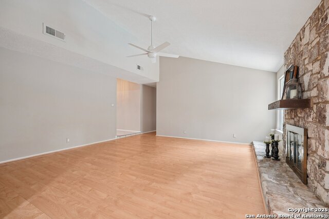 Listing photo id 6 for 5327 Timber Glade